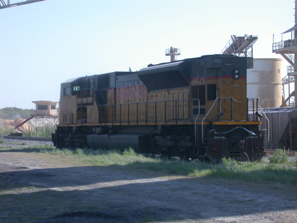 UP 8118  31Mar2010  On the side at McNeil White Lime Company